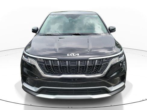Used 2024 Kia Carnival LX FWD image 2