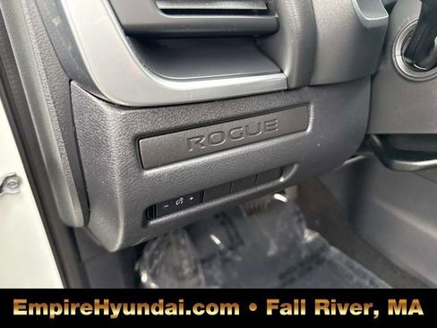 Used 2021 Nissan Rogue S image 19