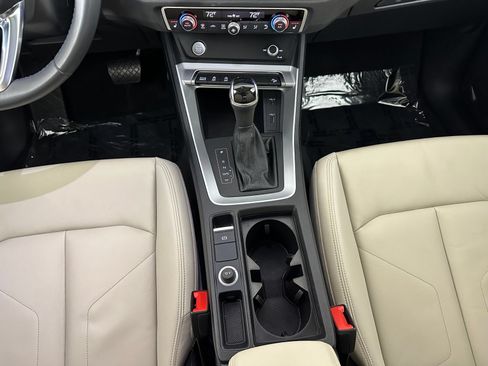 Used 2019 Audi Q3 2.0T Premium w/ Convenience Package AWD/4WD image 16