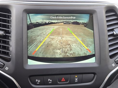 Used 2023 Jeep Cherokee Altitude Lux w/ Lux Elite Package image 21