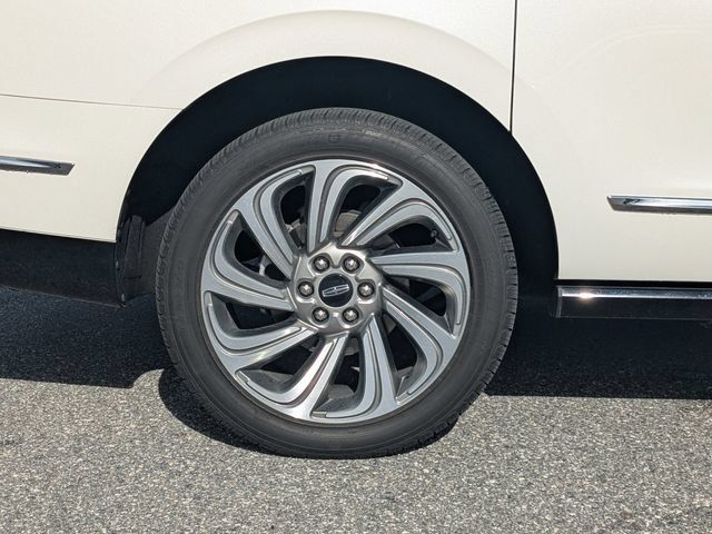 Used 2023 Lincoln Navigator L Reserve AWD/4WD image 9