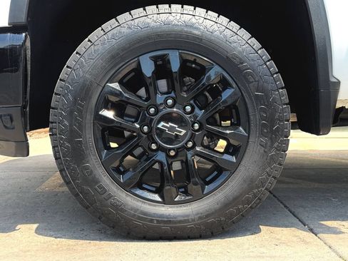Used 2025 Chevrolet Silverado 2500 Custom w/ Custom Value Package AWD/4WD image 13