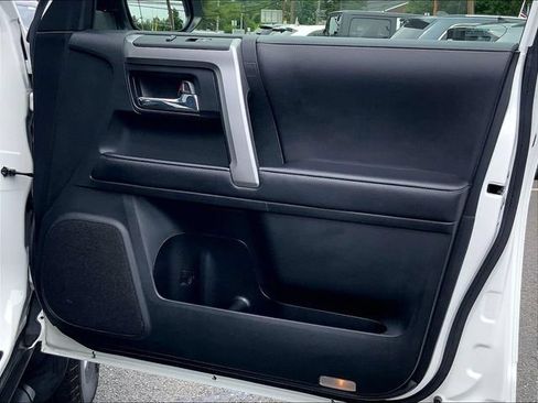 Used 2022 Toyota 4Runner SR5 Premium w/ Moonroof Package AWD/4WD image 28