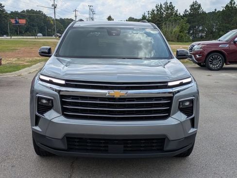 Used 2025 Chevrolet Traverse LT AWD/4WD image 8