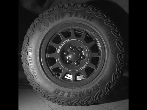 Used 2024 GMC Sierra 1500 AT4X w/ AT4X AEV Edition image 11