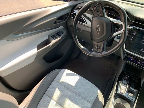 Used 2022 Chevrolet Bolt EUV Premier w/ Sun & Sound Package image 21
