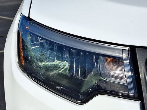 Used 2024 Jeep Compass Latitude image 9