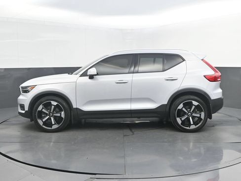 Certified 2022 Volvo XC40 T5 Momentum w/ Premium Package AWD/4WD image 2