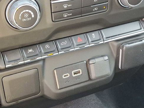 Used 2023 Chevrolet Silverado 1500 Custom image 23