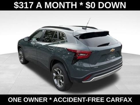 Used 2025 Chevrolet Trax LT FWD image 3