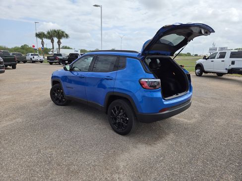 New 2026 Jeep Compass Latitude image 24