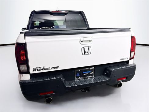 Used 2023 Honda Ridgeline Black Edition image 6