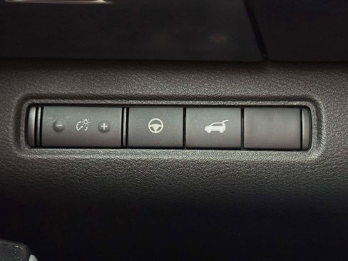 Used 2022 Nissan Pathfinder SL AWD/4WD image 17