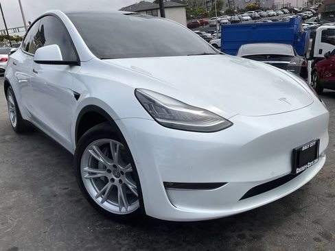 Used 2021 Tesla Model Y Long Range AWD/4WD image 1