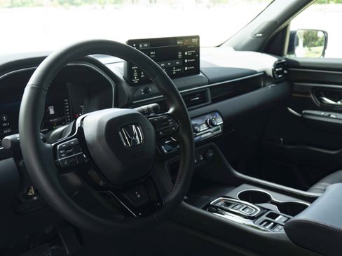 Used 2026 Honda Pilot Black Edition image 16