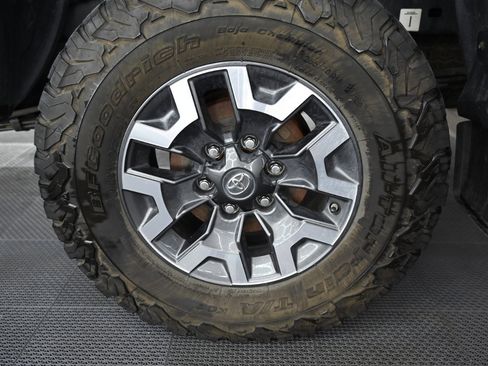 Used 2020 Toyota Tacoma TRD Off-Road image 42