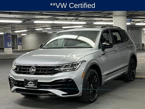 Certified 2022 Volkswagen Tiguan SE R-Line image 3