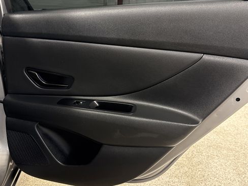 Used 2024 Hyundai Elantra Limited image 29