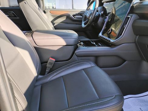 Used 2025 GMC Yukon Denali image 32