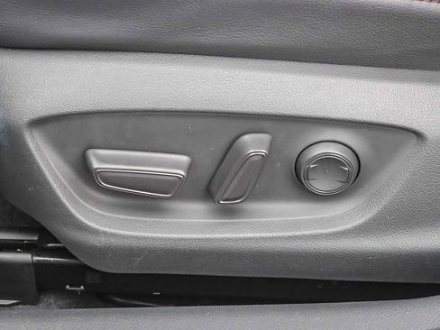 Used 2018 Toyota Camry XLE image 21