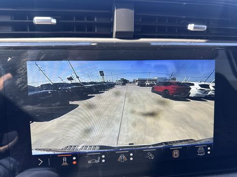 Used 2025 GMC Sierra 2500 AT4 image 16