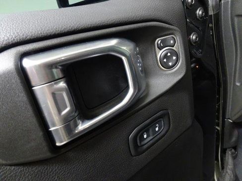 Used 2023 Jeep Wrangler Unlimited Rubicon w/ Cold Weather Group AWD/4WD image 21