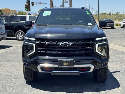 Used 2025 Chevrolet Suburban Z71 AWD/4WD image 2