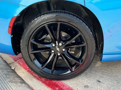 Used 2018 Dodge Charger SXT Plus w/ Blacktop Package image 9