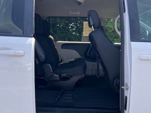Used 2018 Dodge Grand Caravan SE w/ UConnect Hands-Free Group FWD image 16