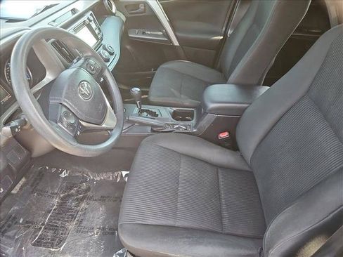 Used 2018 Toyota RAV4 LE FWD image 21