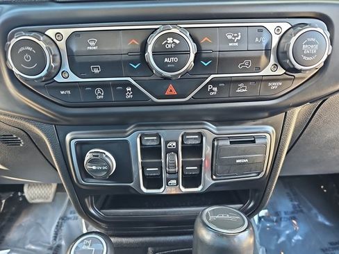 Used 2023 Jeep Gladiator Overland image 21