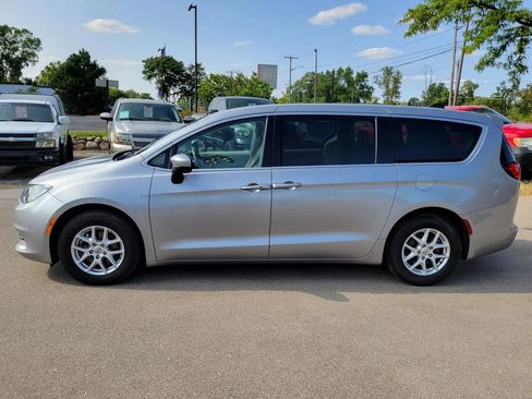 Used 2021 Chrysler Voyager LX image 7