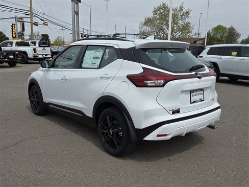 New 2024 Nissan Kicks SR w/ SR Premium Package image 7