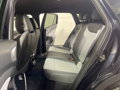 Certified 2023 Volkswagen ID.4 Pro AWD/4WD image 19