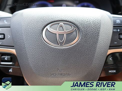 Used 2025 Toyota Crown Signia AWD/4WD image 26