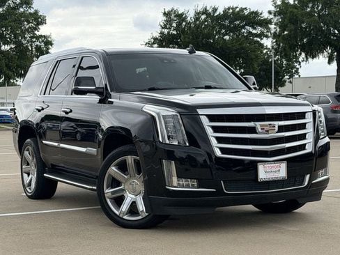 Used 2018 Cadillac Escalade Luxury AWD/4WD image 2