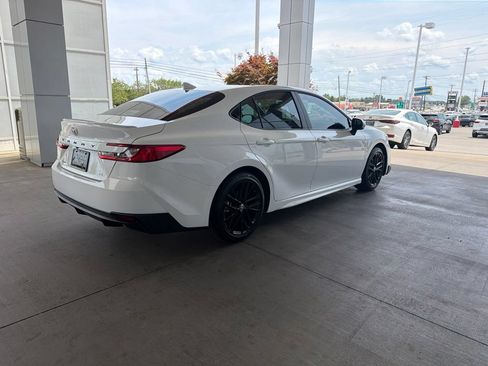 Used 2026 Toyota Camry SE FWD image 5