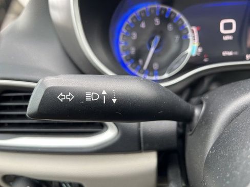 Certified 2024 Chrysler Pacifica Touring-L image 23