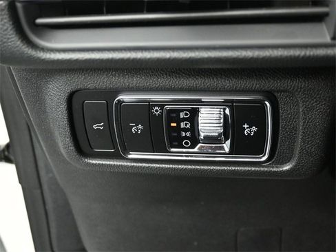 Used 2023 Lincoln Corsair Reserve image 19