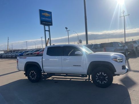 Used 2022 Toyota Tacoma TRD Off-Road image 7