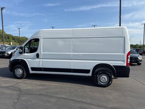 Used 2025 RAM ProMaster 2500 w/ Convenience Group FWD image 7