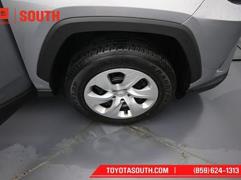 Used 2023 Toyota RAV4 LE AWD/4WD image 31