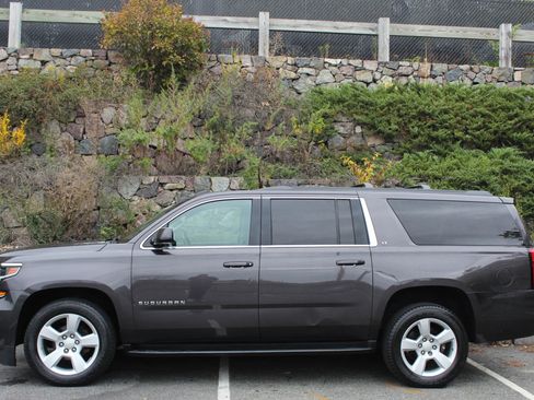 Used 2015 Chevrolet Suburban LT image 6