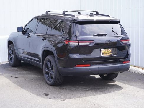 Used 2023 Jeep Grand Cherokee L Limited w/ Black Appearance Package AWD/4WD image 4