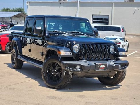 Used 2021 Jeep Gladiator Sport AWD/4WD image 2