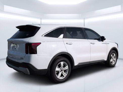Used 2025 Kia Sorento LX FWD image 3
