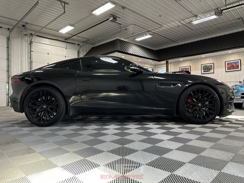 Used 2018 Jaguar F-TYPE R image 17