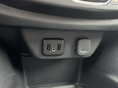 Used 2023 Chevrolet Traverse LT image 31