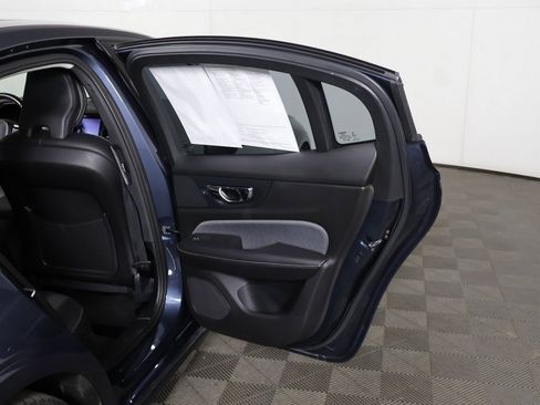 Used 2019 Volvo S60 T5 R-Design image 25