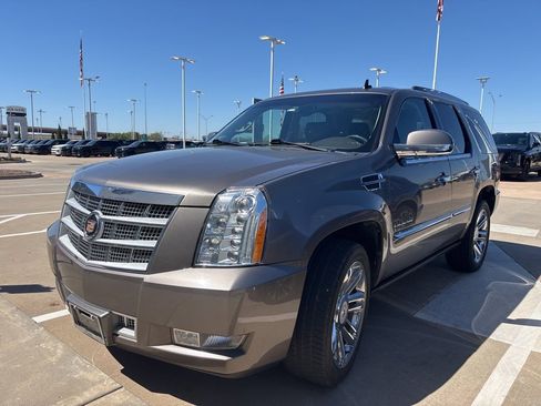 Used 2013 Cadillac Escalade Platinum image 1